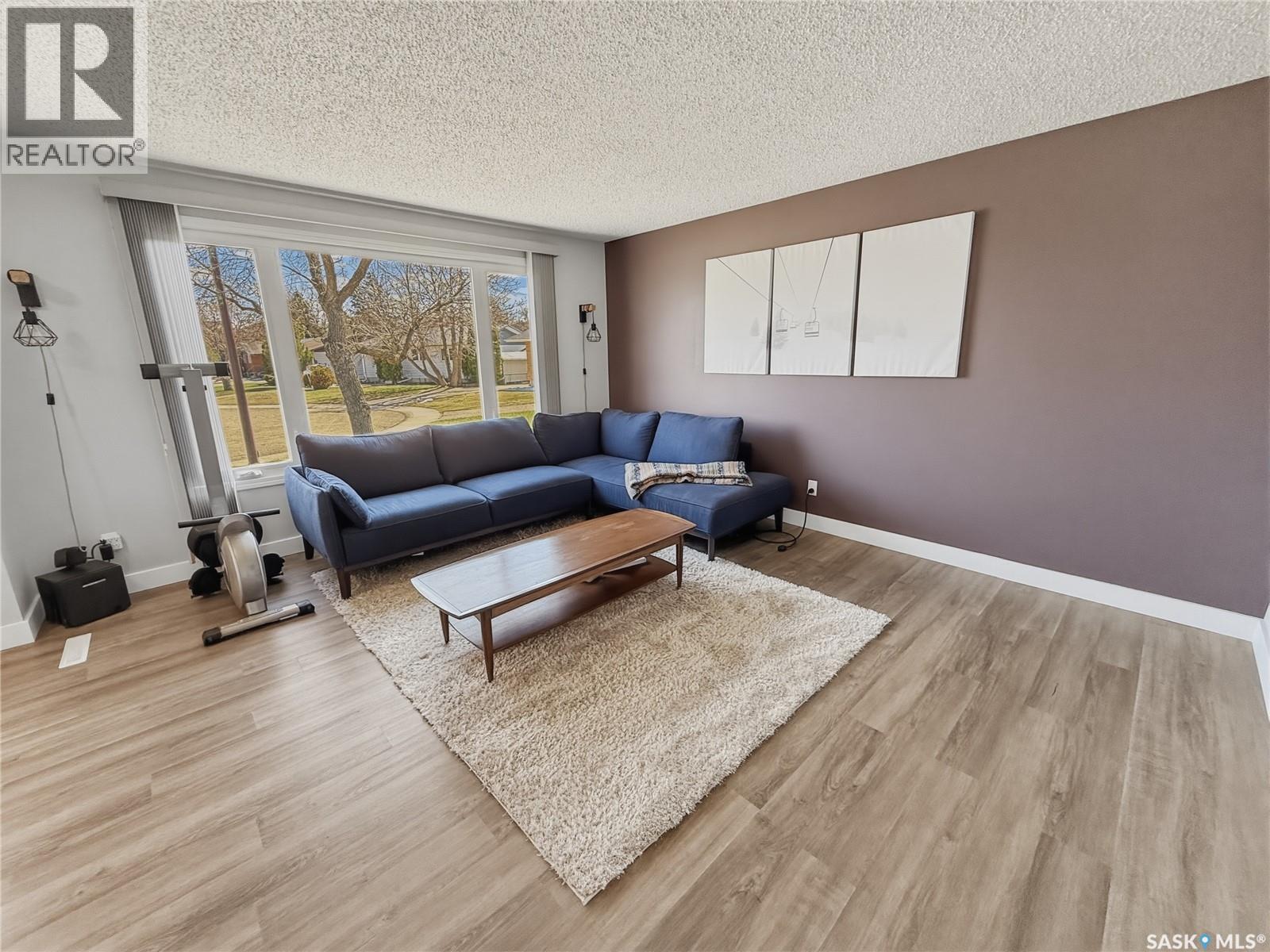 300 Ash Place, Swift Current, Saskatchewan  S9H 3E4 - Photo 9 - SK034711