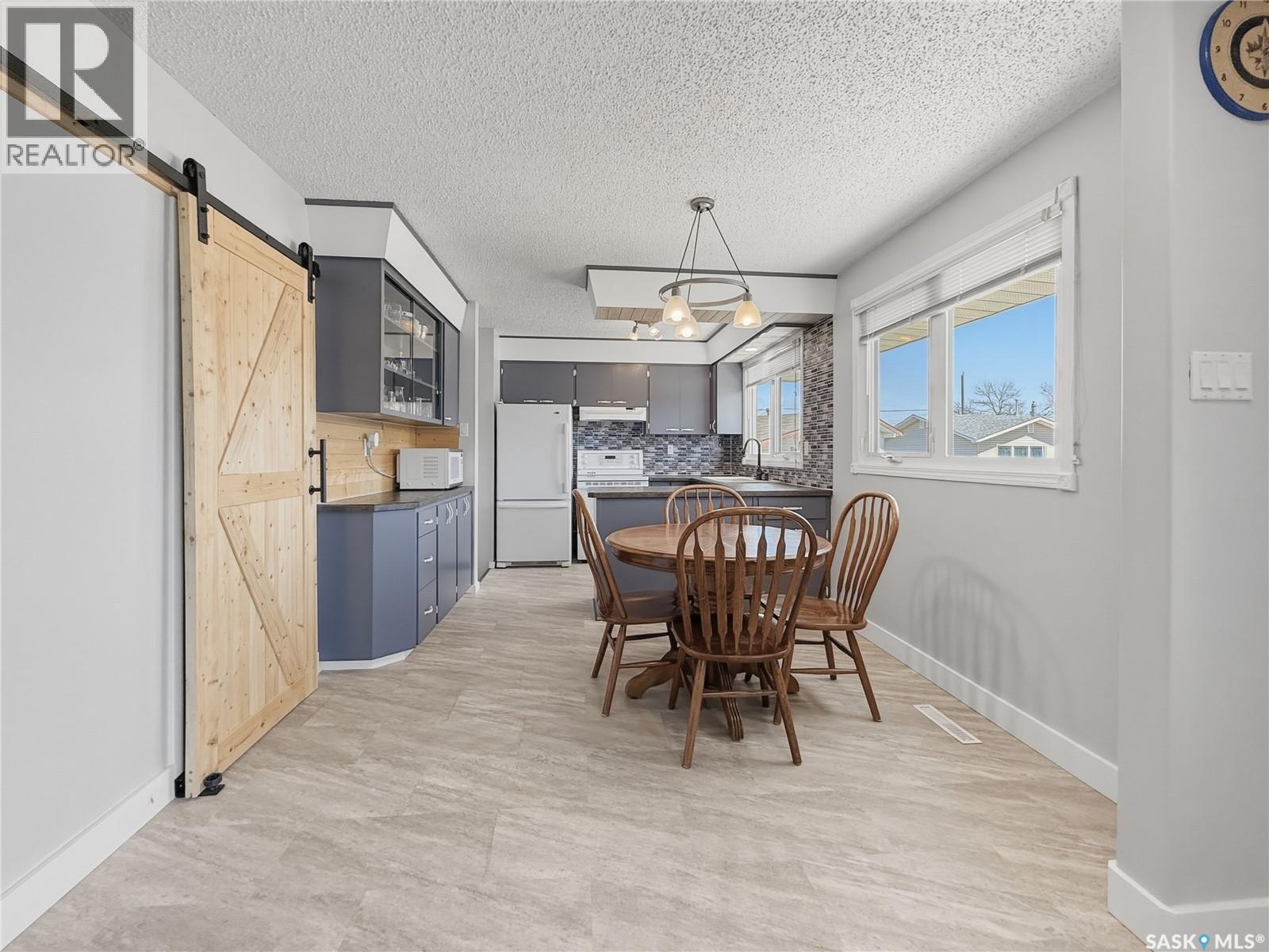 300 Ash Place, Swift Current, Saskatchewan  S9H 3E4 - Photo 6 - SK034711