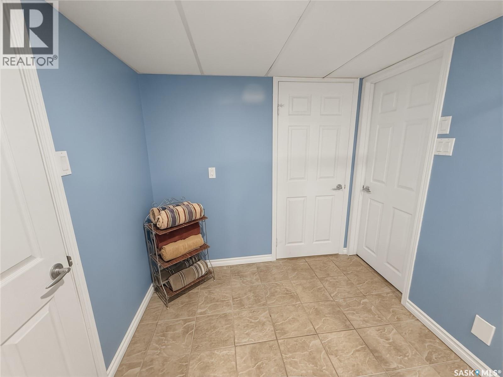 300 Ash Place, Swift Current, Saskatchewan  S9H 3E4 - Photo 27 - SK034711
