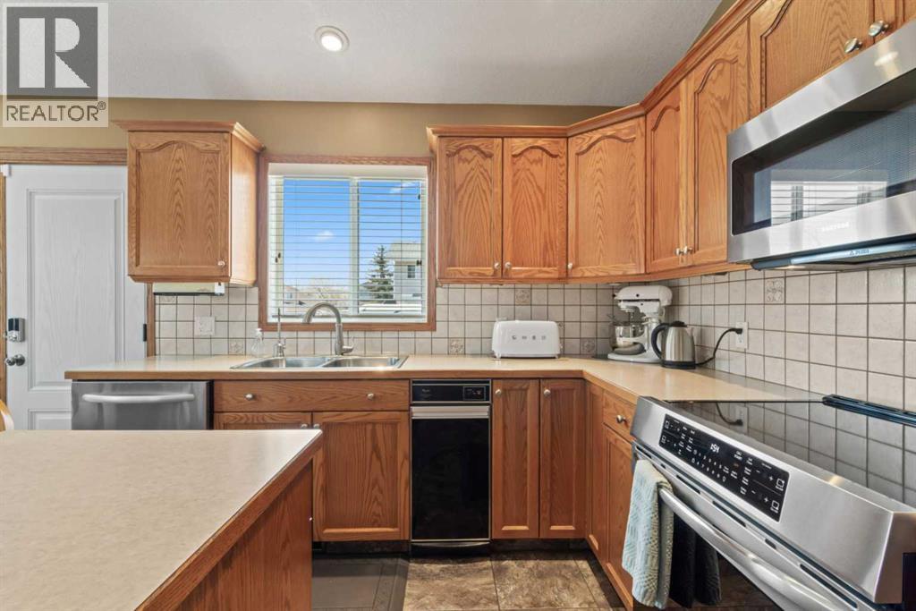 65 Canoe Circle SW, Airdrie, Alberta  T4B 2L6 - Photo 10 - A2305023