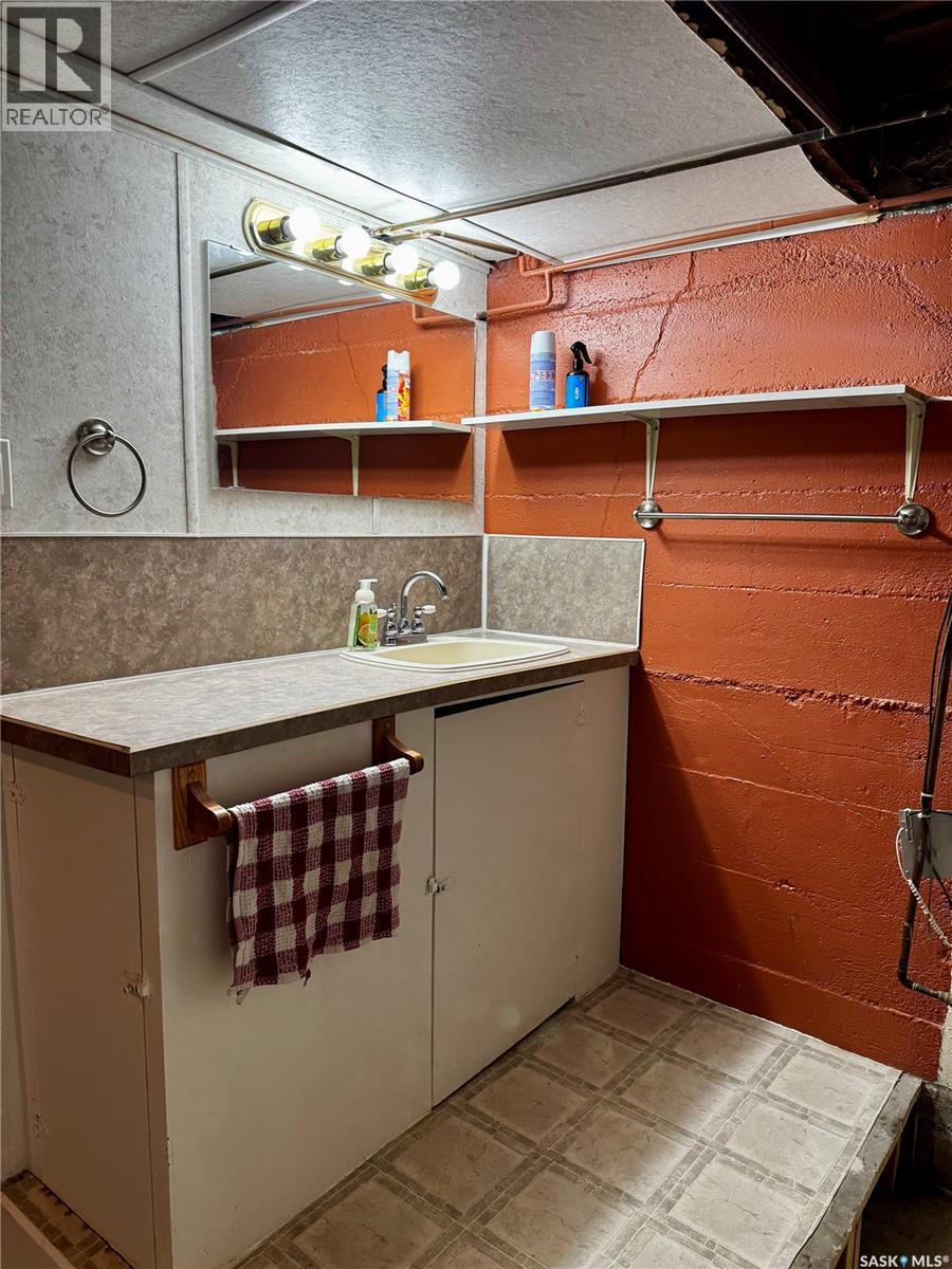 305 3rd Avenue Ne, Swift Current, Saskatchewan  S9H 2G8 - Photo 16 - SK034794