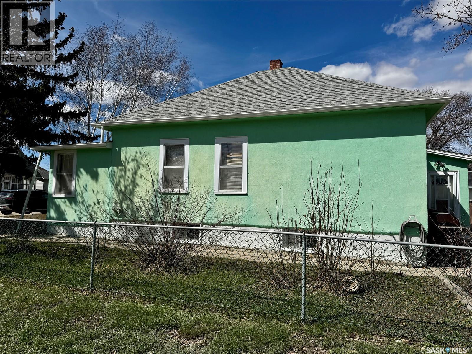 305 3rd Avenue Ne, Swift Current, Saskatchewan  S9H 2G8 - Photo 23 - SK034794