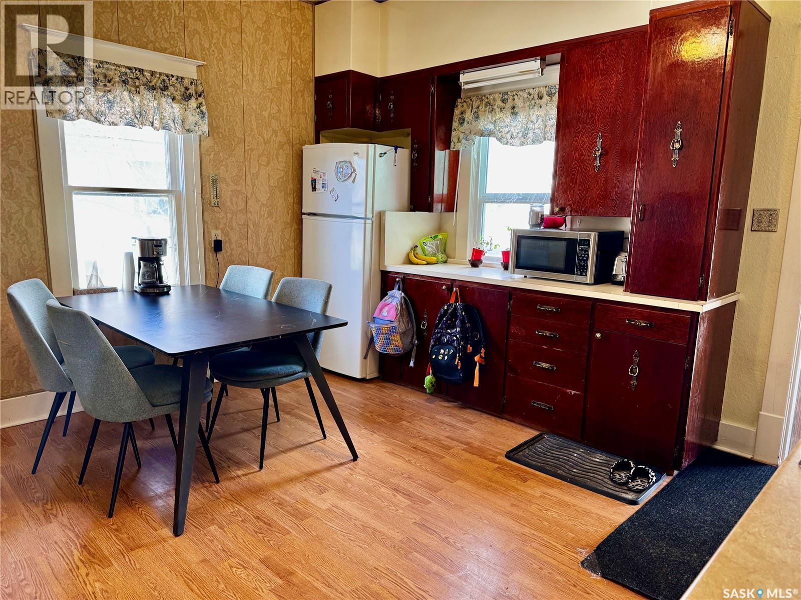 305 3rd Avenue Ne, Swift Current, Saskatchewan  S9H 2G8 - Photo 3 - SK034794