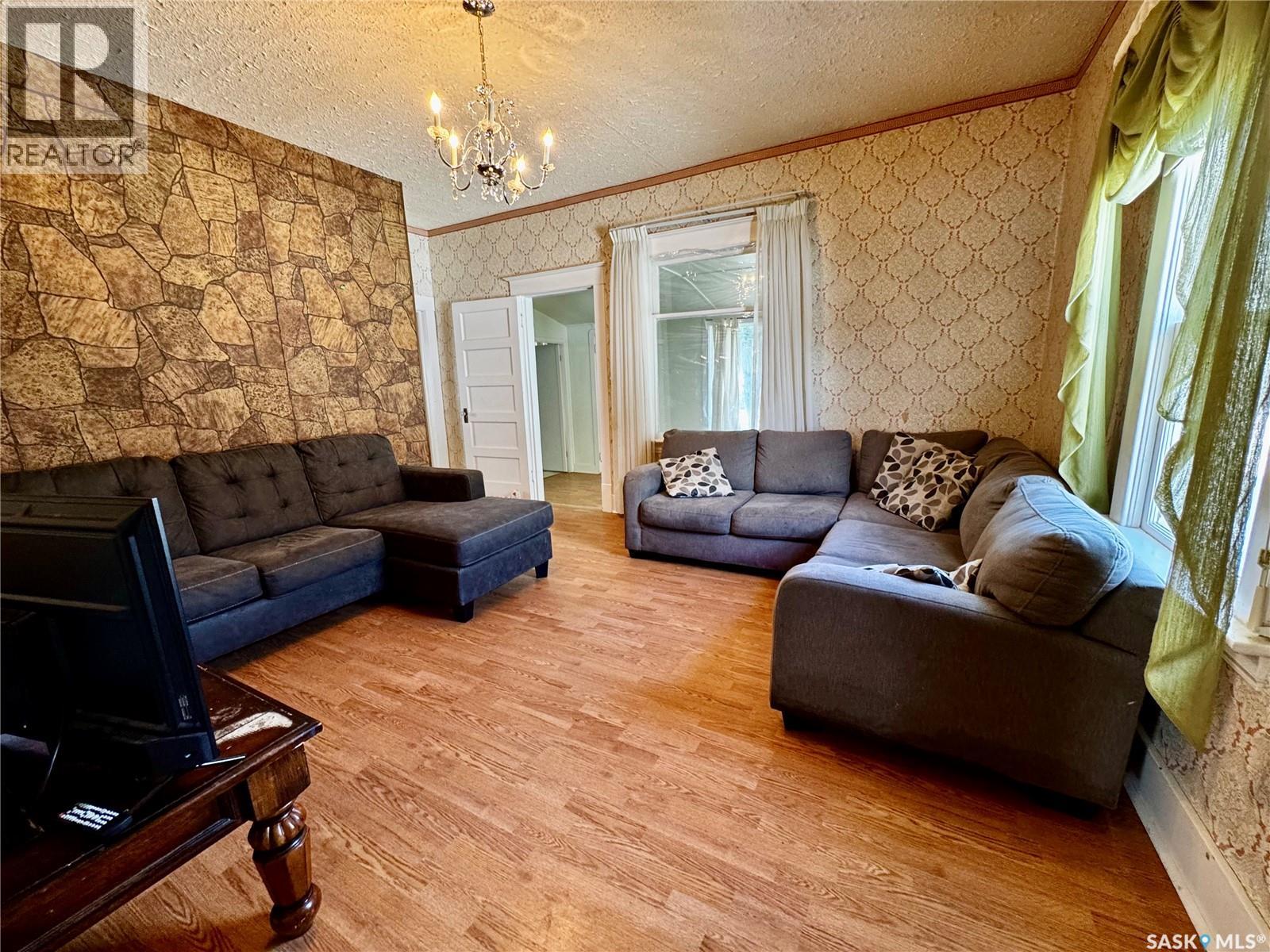 305 3rd Avenue Ne, Swift Current, Saskatchewan  S9H 2G8 - Photo 5 - SK034794