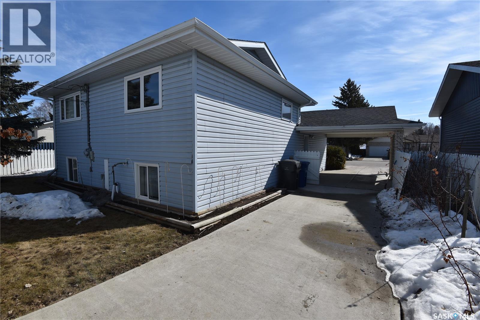 1300 Centre Street, Nipawin, Saskatchewan  S0E 1E0 - Photo 2 - SK034793