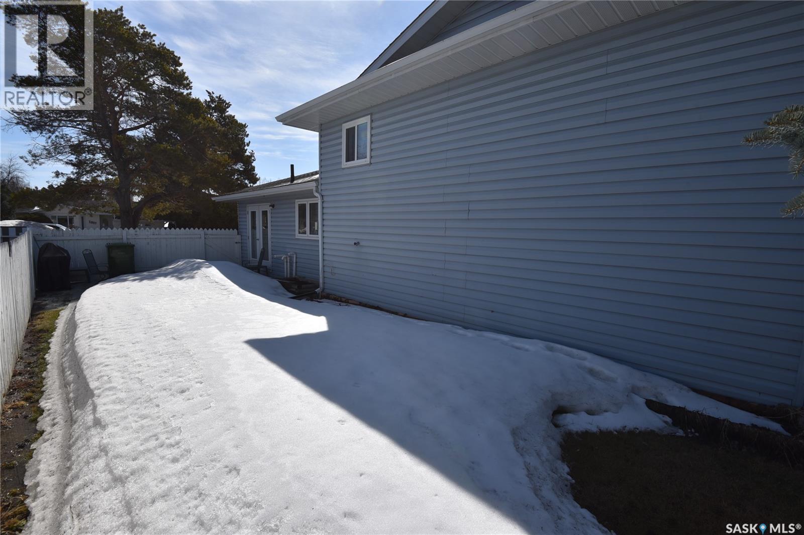 1300 Centre Street, Nipawin, Saskatchewan  S0E 1E0 - Photo 3 - SK034793