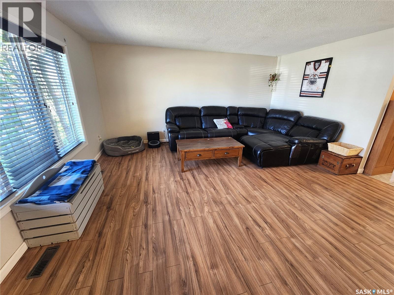 1330 8th Street, Estevan, Saskatchewan  S4A 1H6 - Photo 4 - SK034792