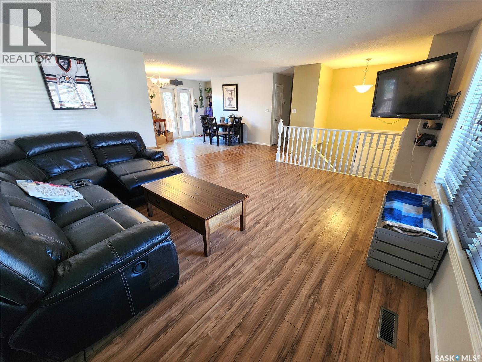 1330 8th Street, Estevan, Saskatchewan  S4A 1H6 - Photo 5 - SK034792