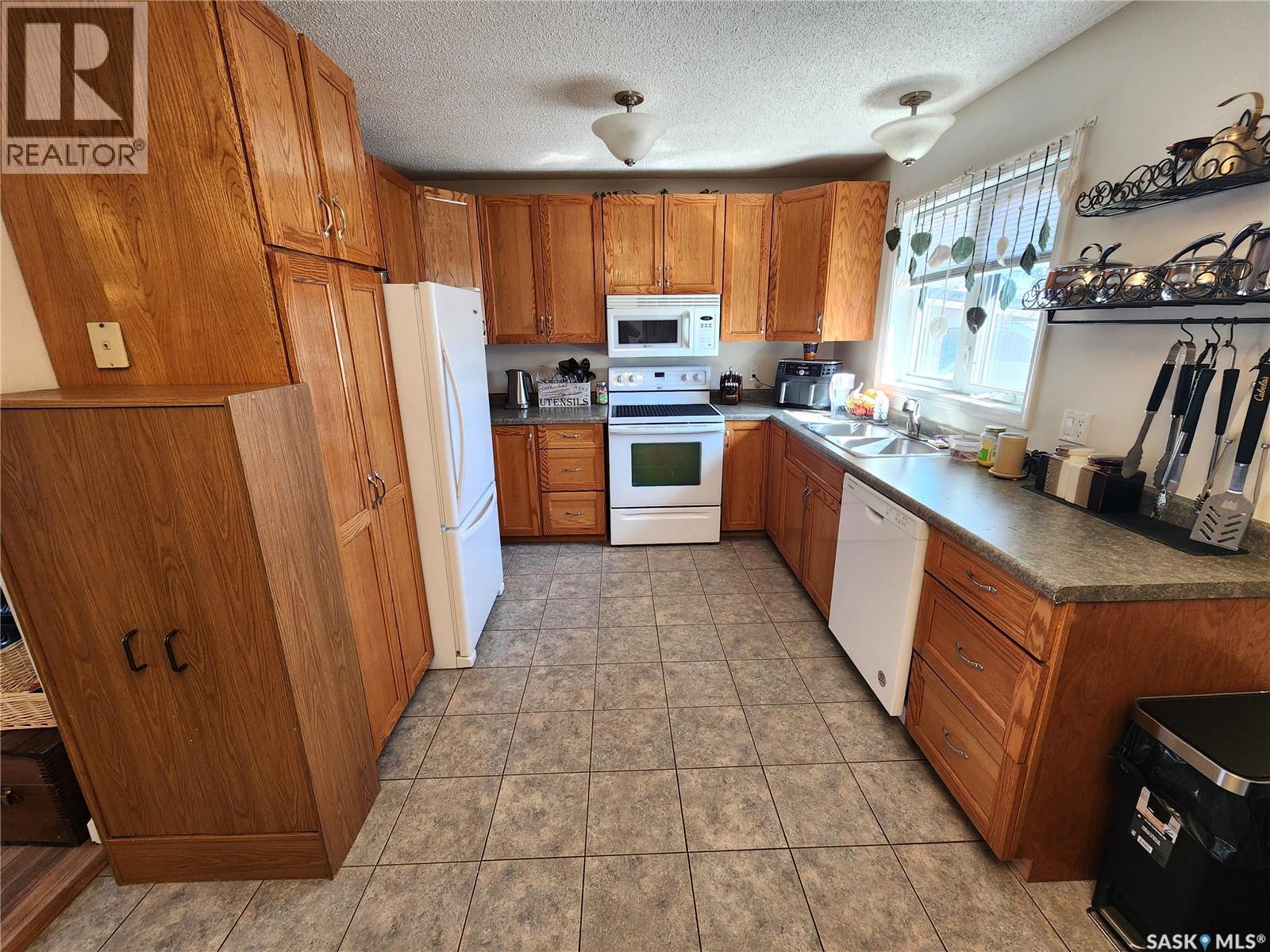 1330 8th Street, Estevan, Saskatchewan  S4A 1H6 - Photo 6 - SK034792
