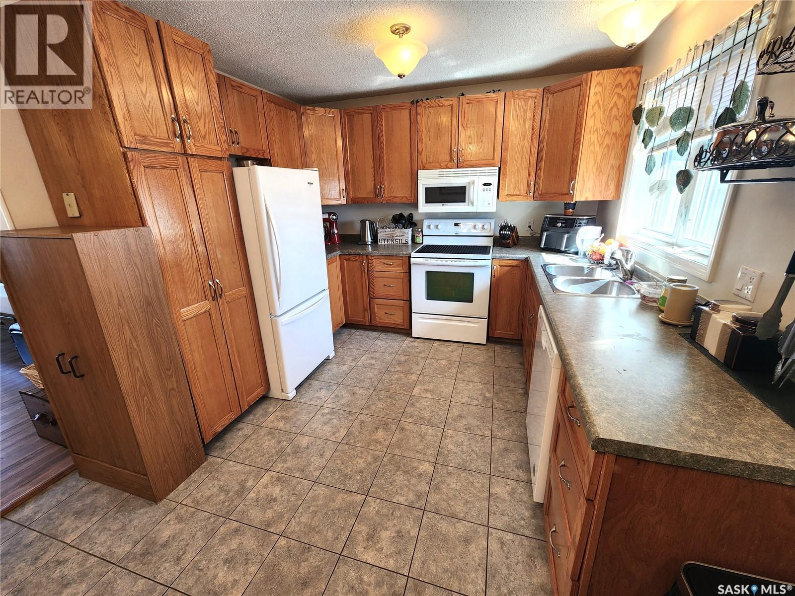 1330 8th Street, Estevan, Saskatchewan  S4A 1H6 - Photo 7 - SK034792