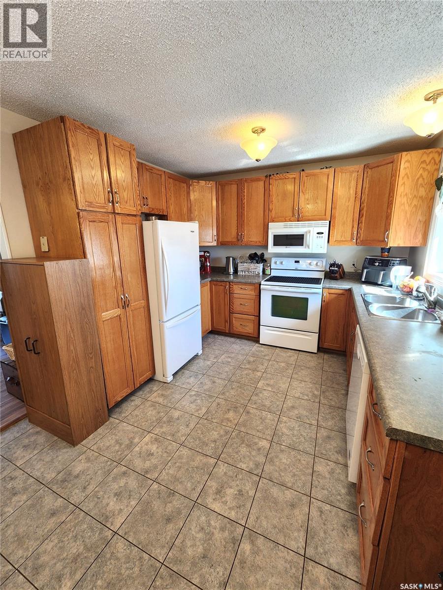 1330 8th Street, Estevan, Saskatchewan  S4A 1H6 - Photo 8 - SK034792