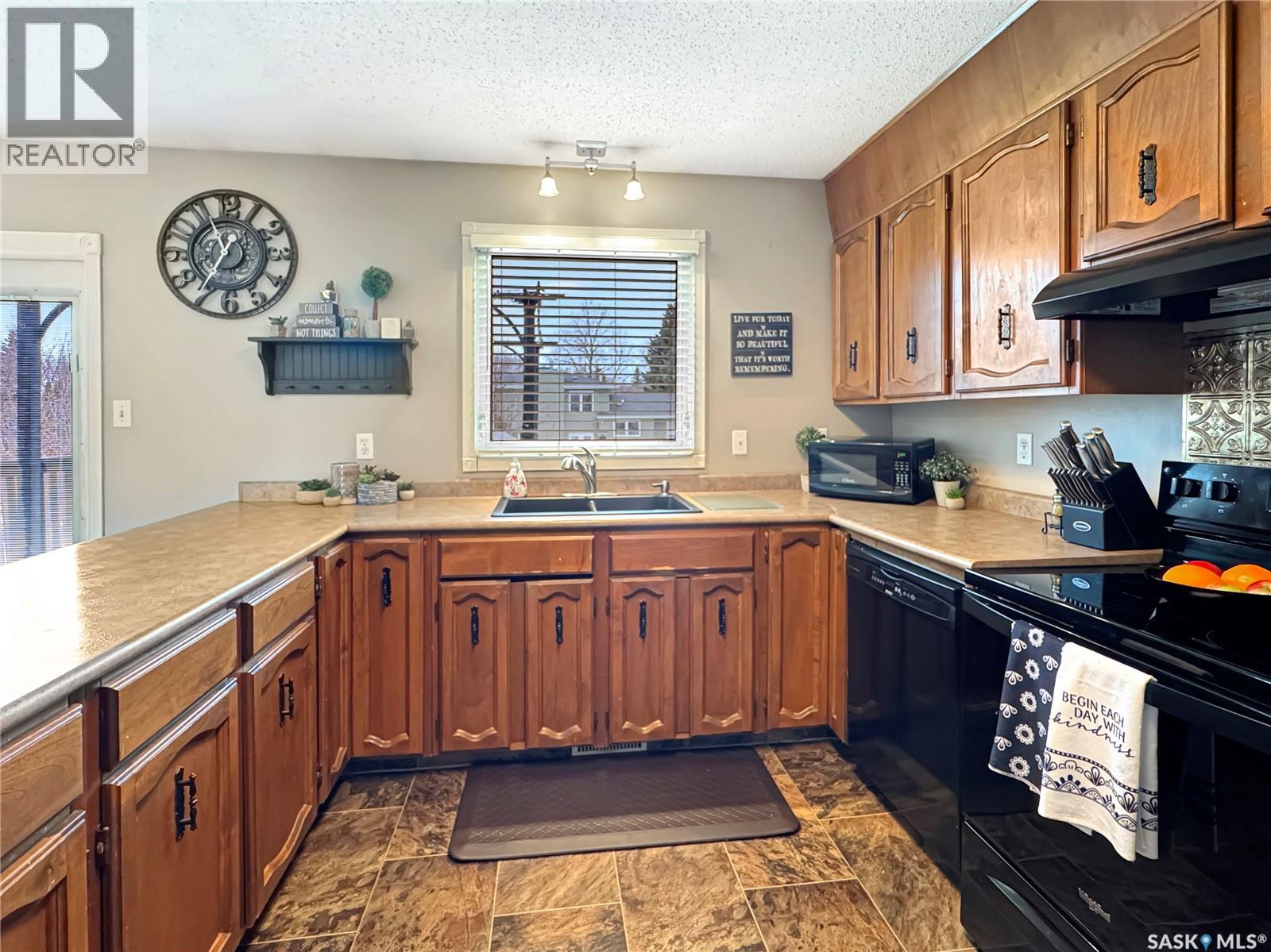10931 Scott Drive, North Battleford, Saskatchewan  S9A 3N2 - Photo 4 - SK034694