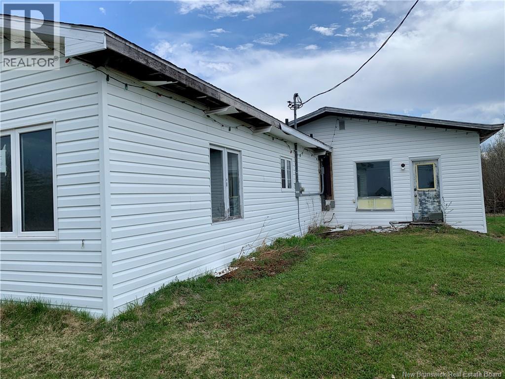 3787 Main, Belledune, New Brunswick  E8G 2K2 - Photo 3 - NB138641