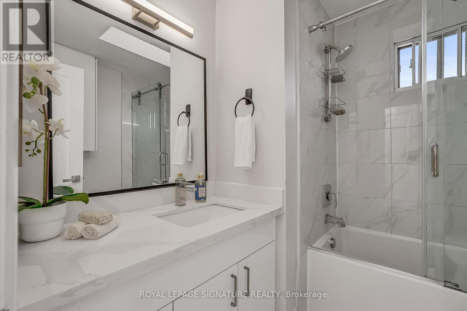 70 Clovelly Avenue, Toronto, Ontario  M6C 1Y3 - Photo 18 - C13052376