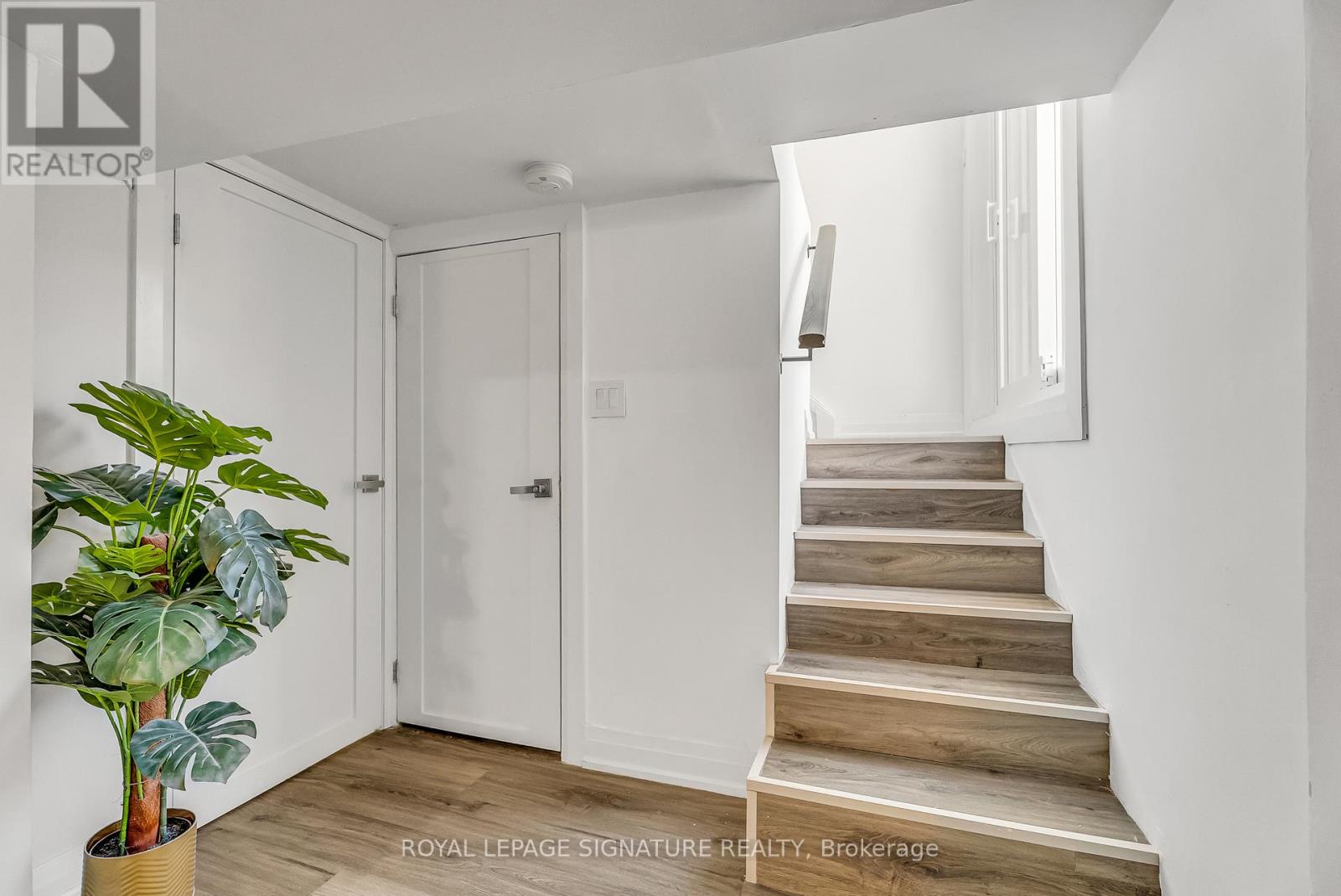 70 Clovelly Avenue, Toronto, Ontario  M6C 1Y3 - Photo 20 - C13052376