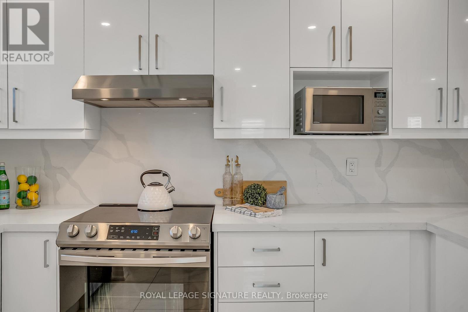 70 Clovelly Avenue, Toronto, Ontario  M6C 1Y3 - Photo 9 - C13052376
