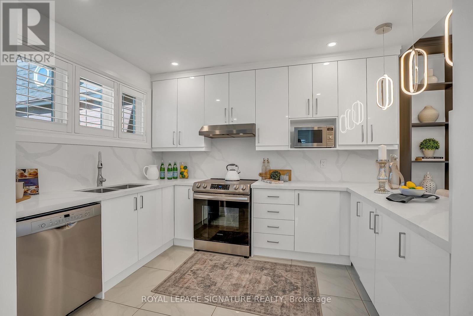 70 Clovelly Avenue, Toronto, Ontario  M6C 1Y3 - Photo 7 - C13052376