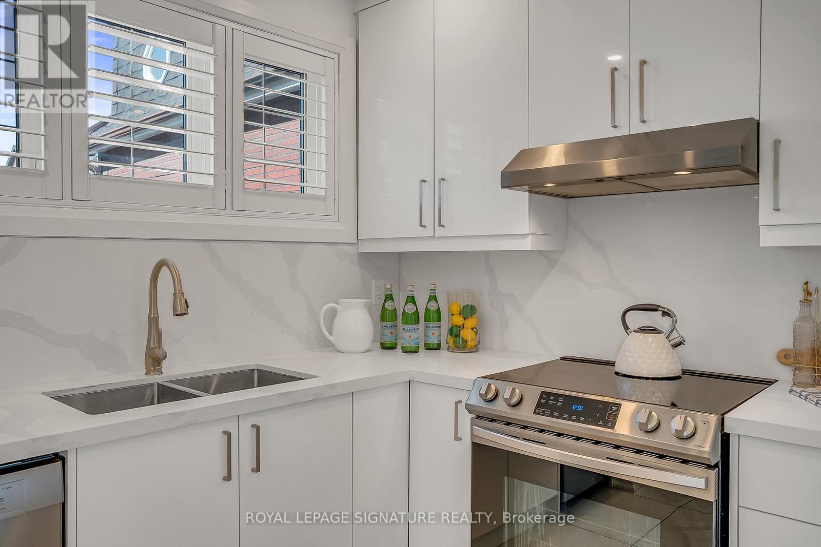 70 Clovelly Avenue, Toronto, Ontario  M6C 1Y3 - Photo 8 - C13052376