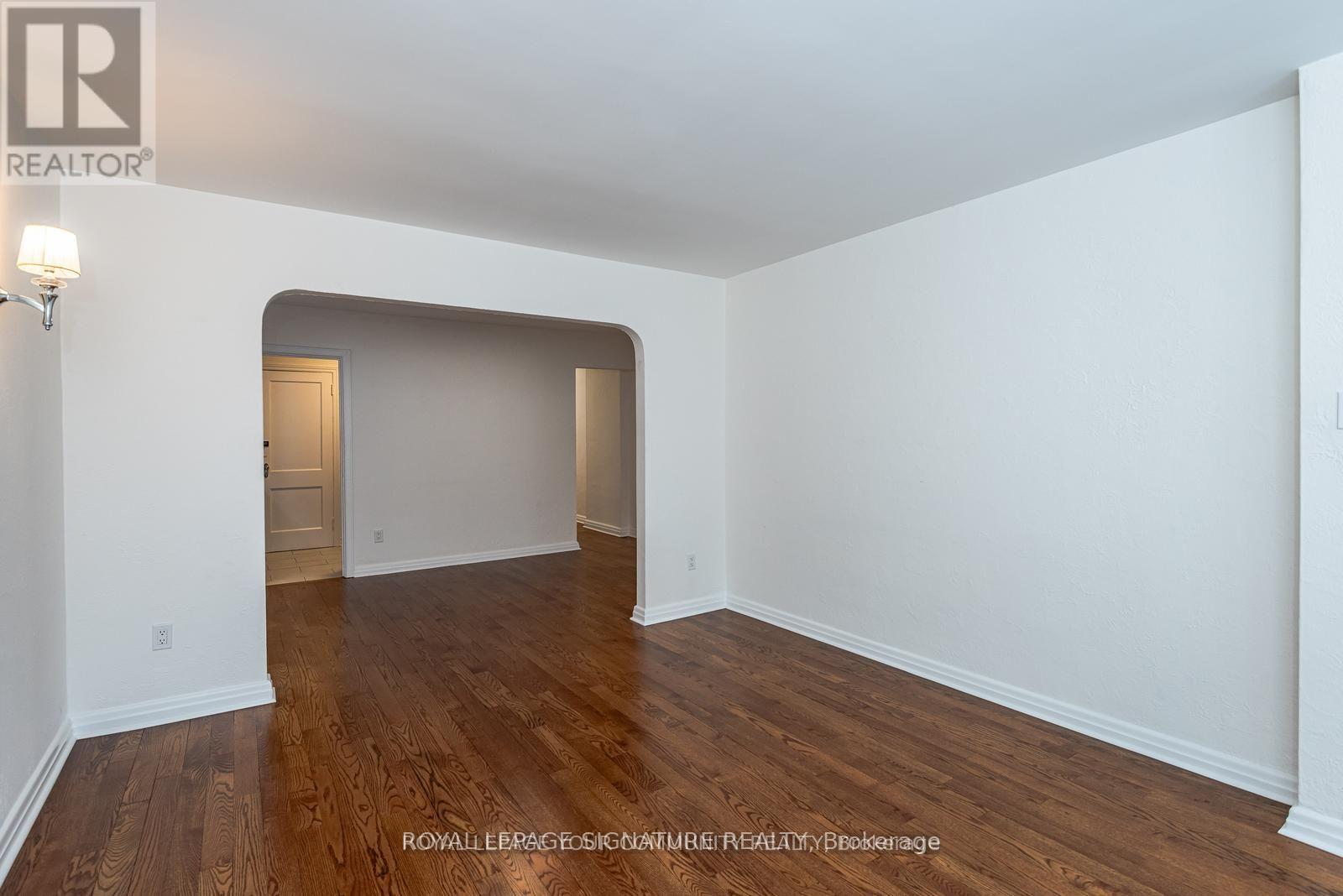 Main - 20 Strathgowan Avenue, Toronto, Ontario  M4N 1B9 - Photo 12 - C13079626
