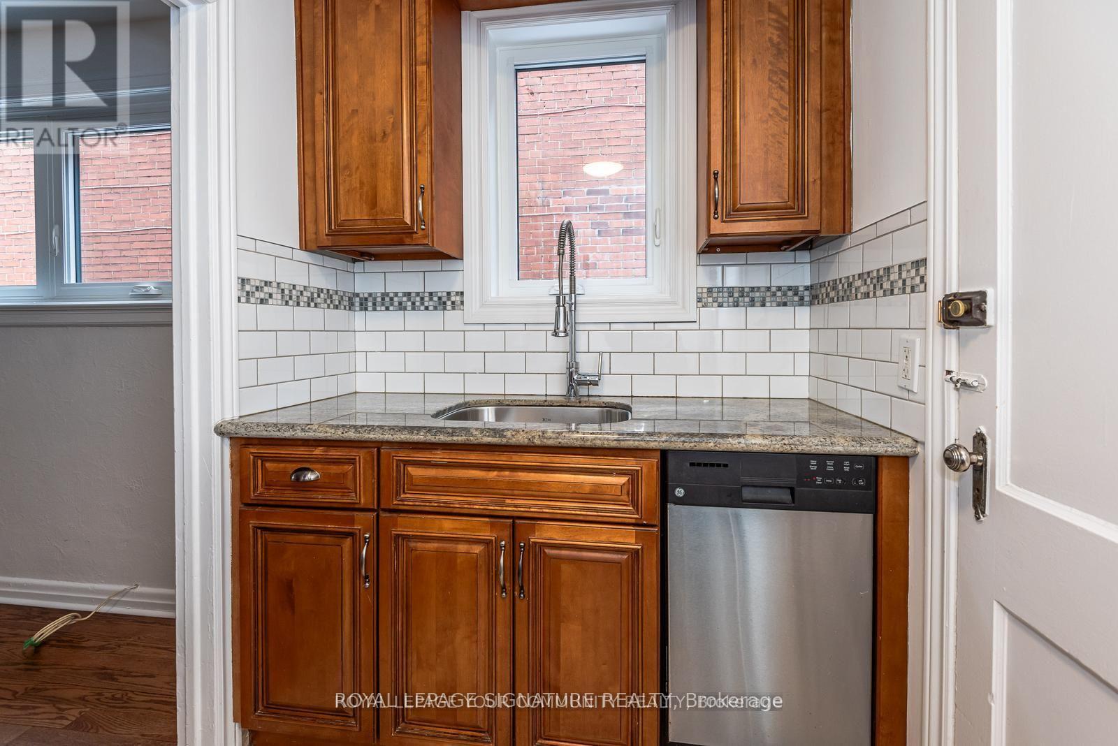 Main - 20 Strathgowan Avenue, Toronto, Ontario  M4N 1B9 - Photo 18 - C13079626