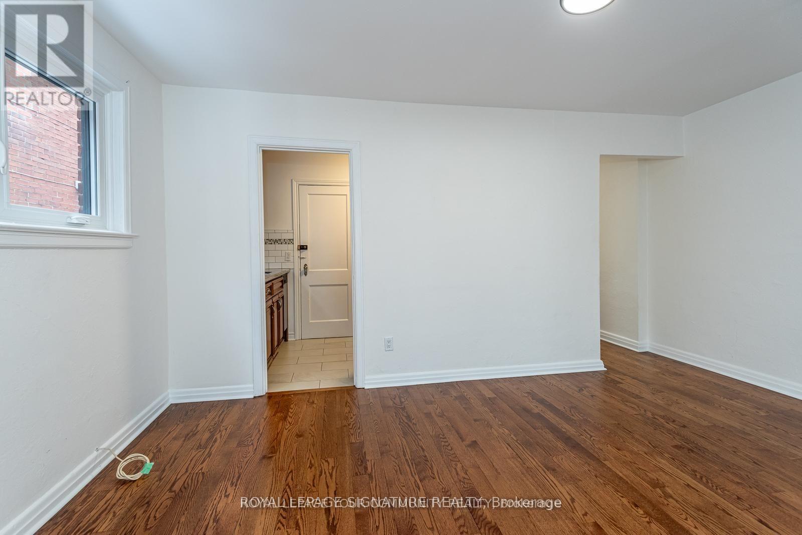 Main - 20 Strathgowan Avenue, Toronto, Ontario  M4N 1B9 - Photo 14 - C13079626