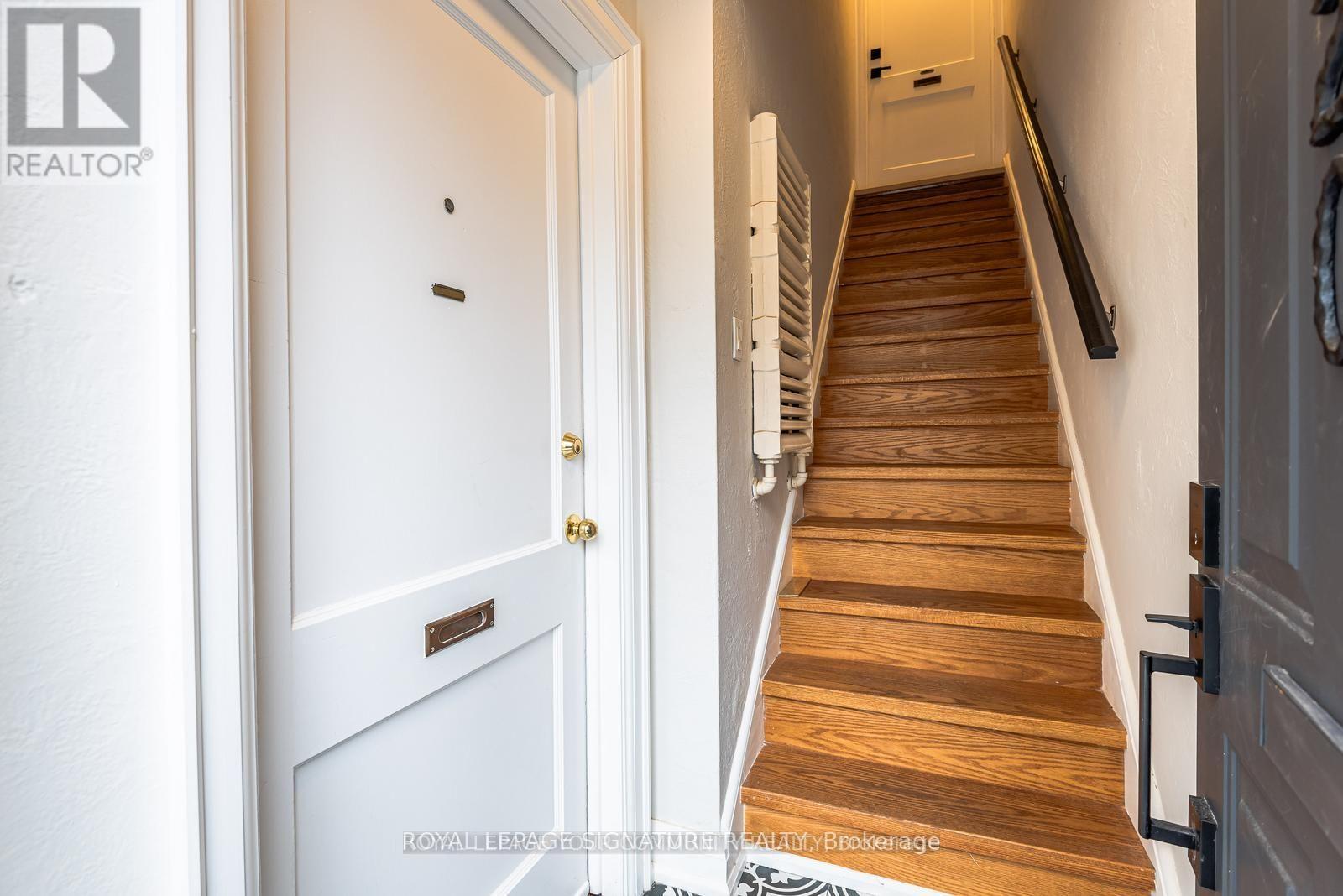 Main - 20 Strathgowan Avenue, Toronto, Ontario  M4N 1B9 - Photo 4 - C13079626