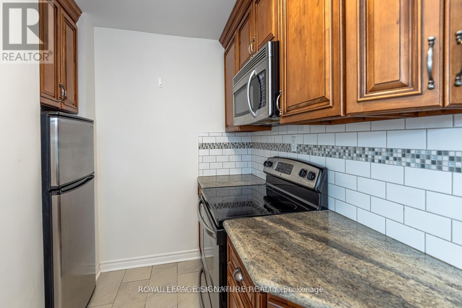 Main - 20 Strathgowan Avenue, Toronto, Ontario  M4N 1B9 - Photo 19 - C13079626