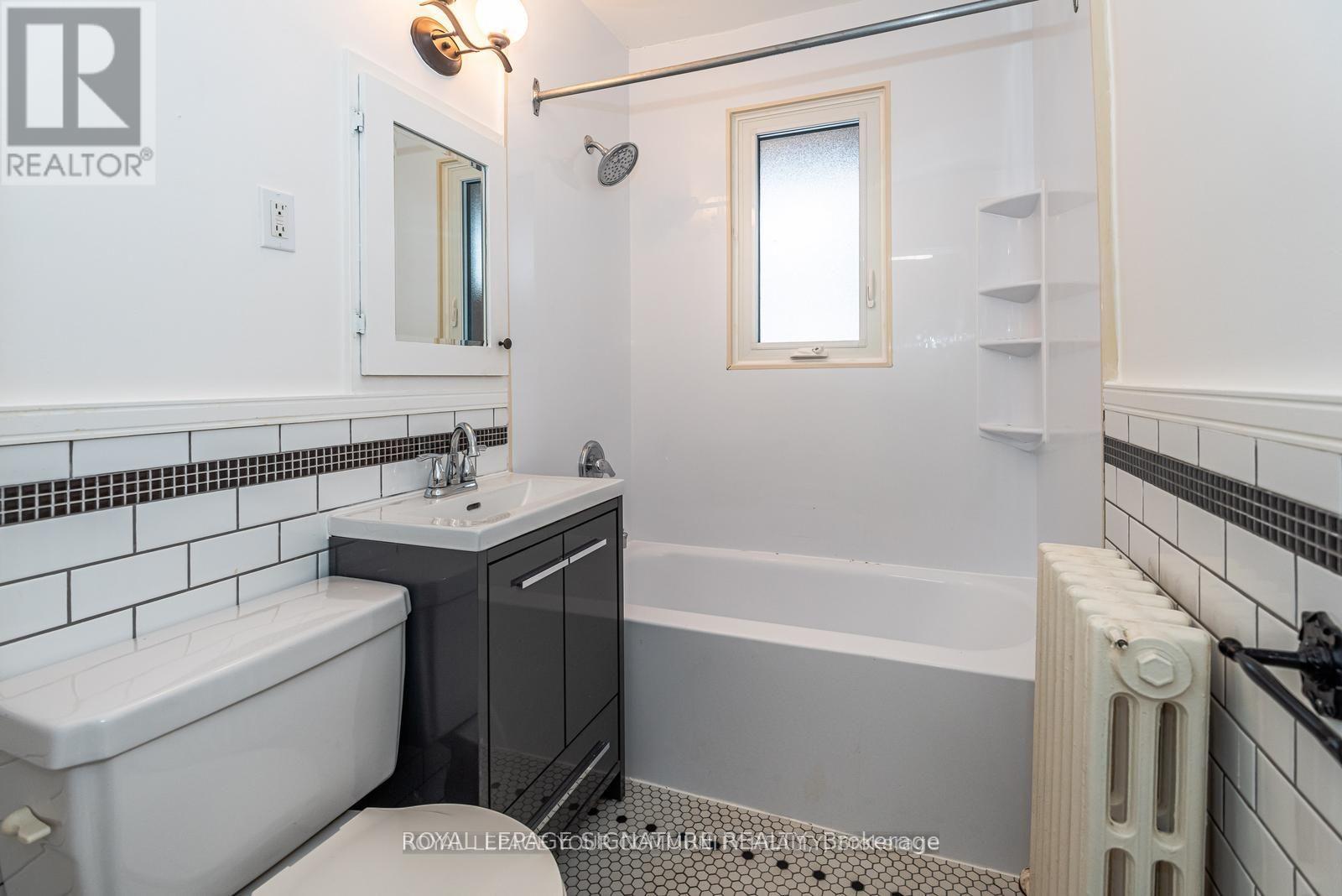 Main - 20 Strathgowan Avenue, Toronto, Ontario  M4N 1B9 - Photo 25 - C13079626