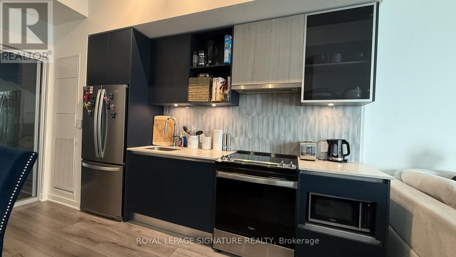204 - 407 Dundas Street W, Oakville, Ontario  L6M 4M2 - Photo 9 - W12939930