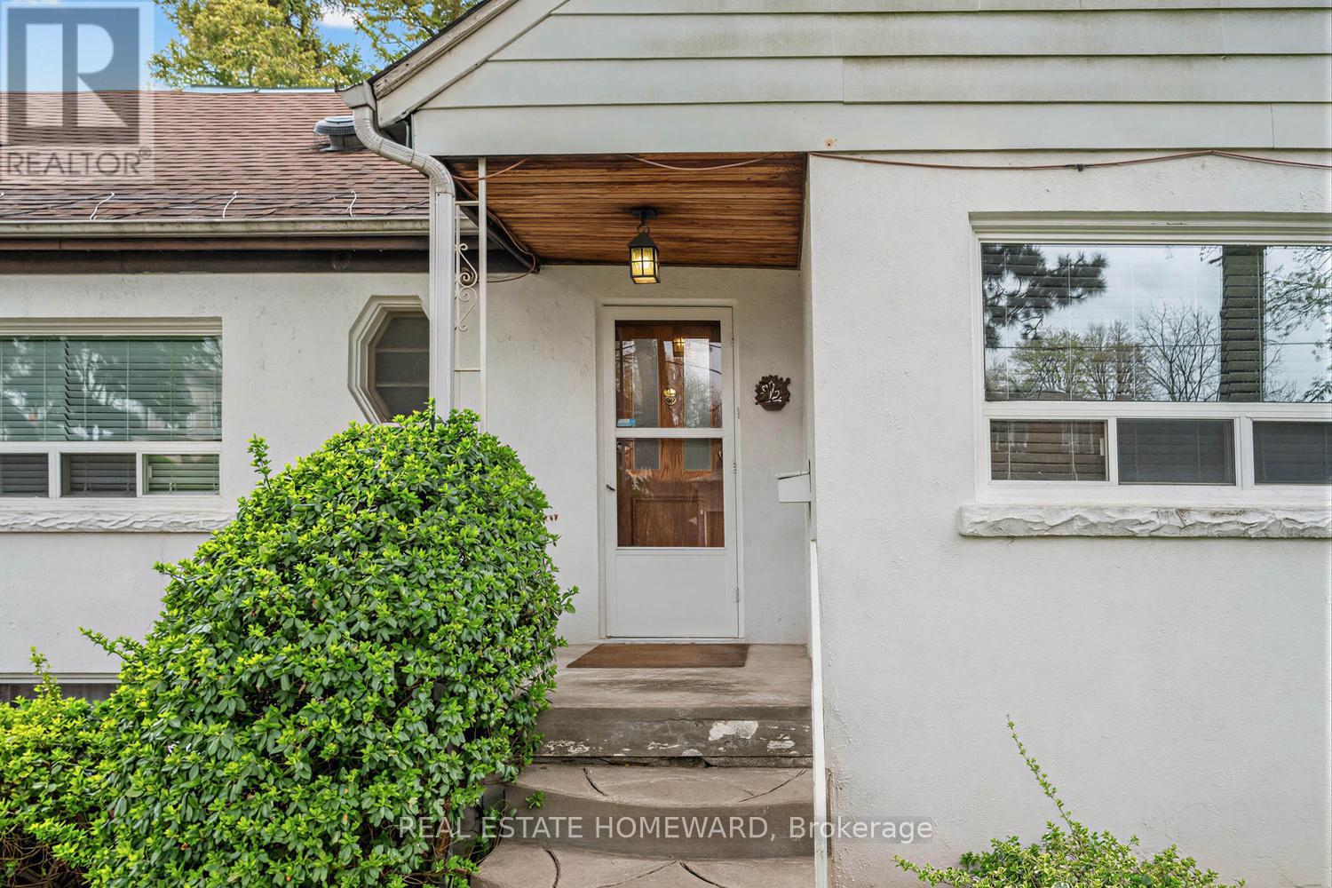 228 Pemberton Avenue, Toronto, Ontario  M2M 1Y8 - Photo 2 - C13079908
