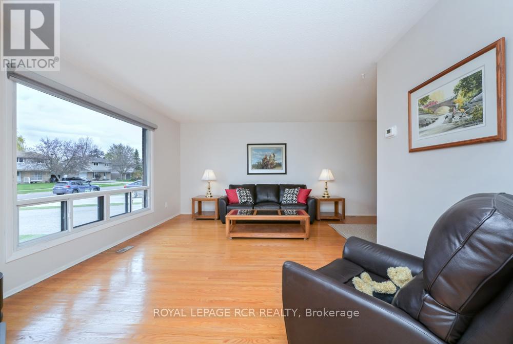 52 Ellwood Drive E, Caledon, Ontario  L7E 2A5 - Photo 4 - W13079820