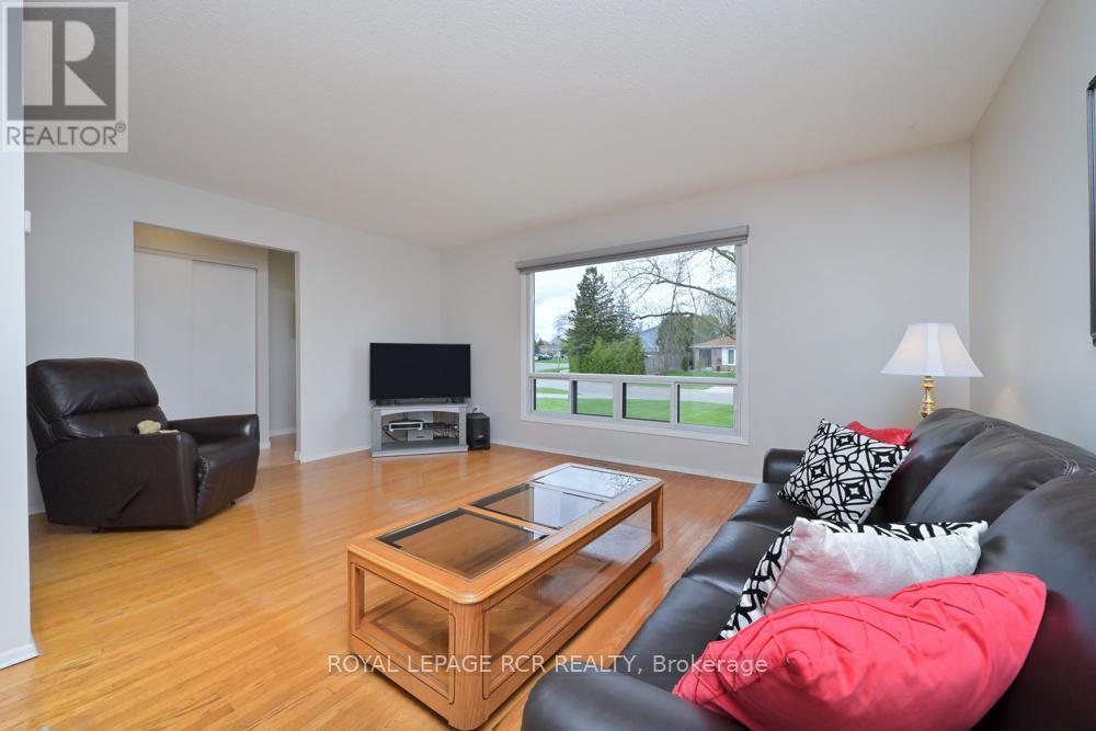 52 Ellwood Drive E, Caledon, Ontario  L7E 2A5 - Photo 6 - W13079820