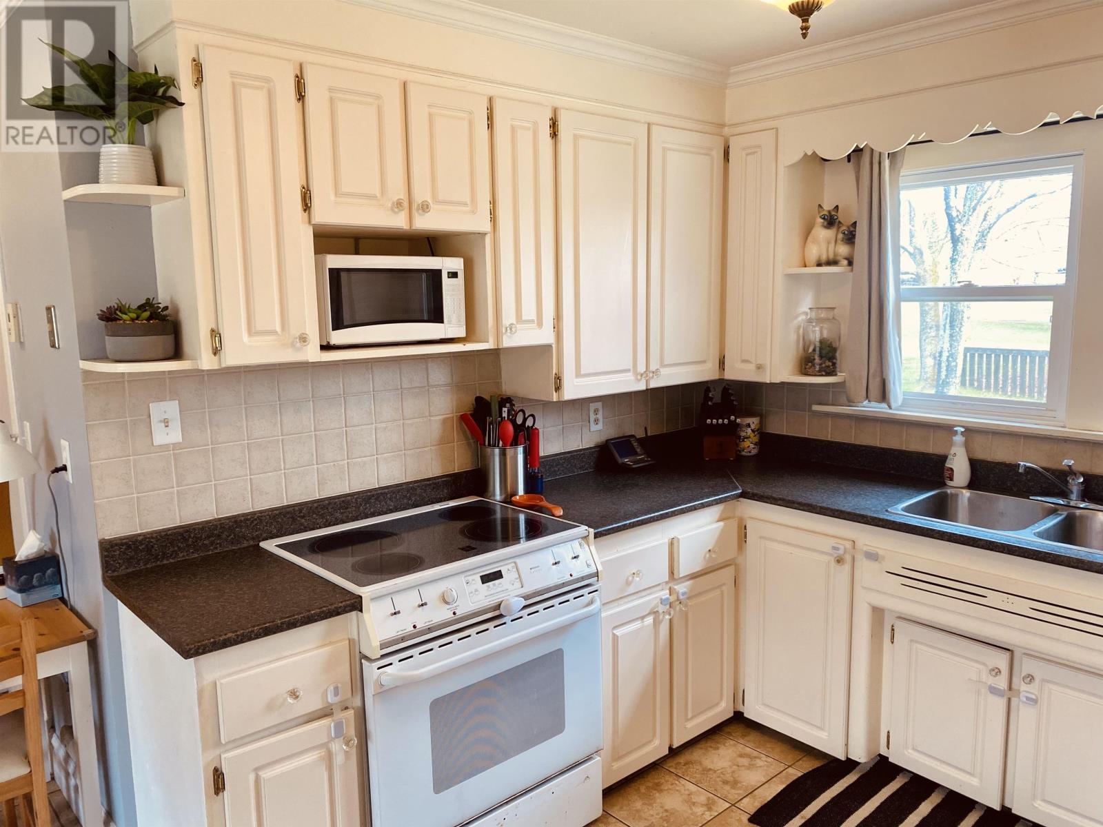 6 Gordon Drive, Charlottetown, Prince Edward Island  C1A 6B7 - Photo 11 - 202609613
