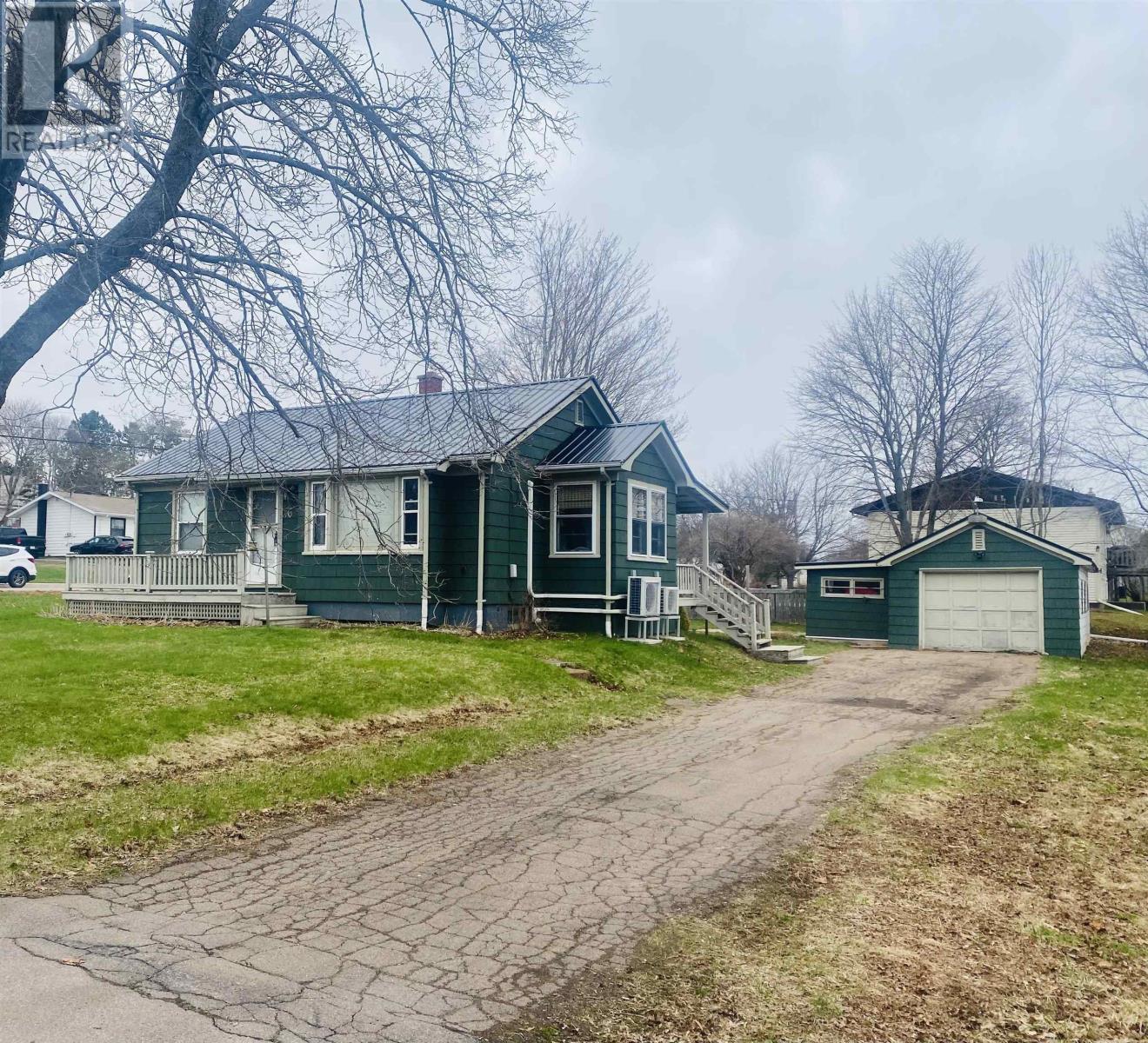 6 Gordon Drive, Charlottetown, Prince Edward Island  C1A 6B7 - Photo 2 - 202609613