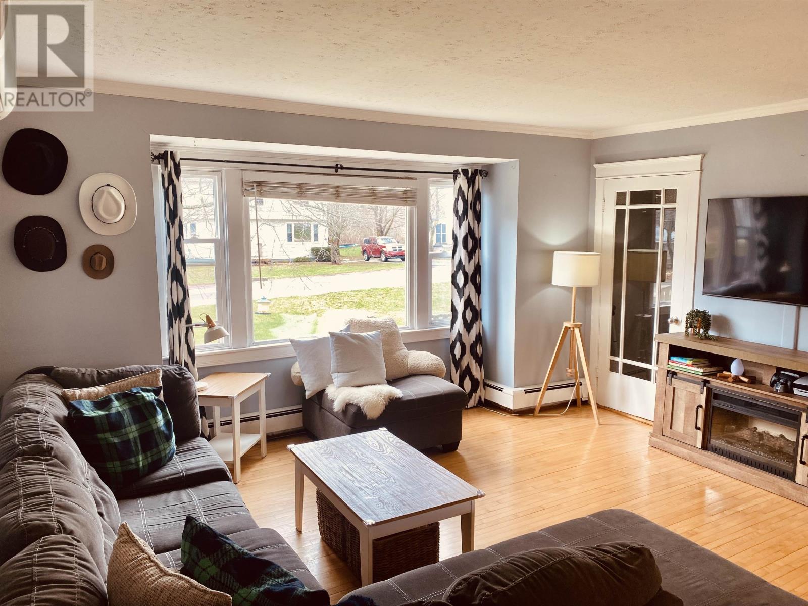 6 Gordon Drive, Charlottetown, Prince Edward Island  C1A 6B7 - Photo 4 - 202609613