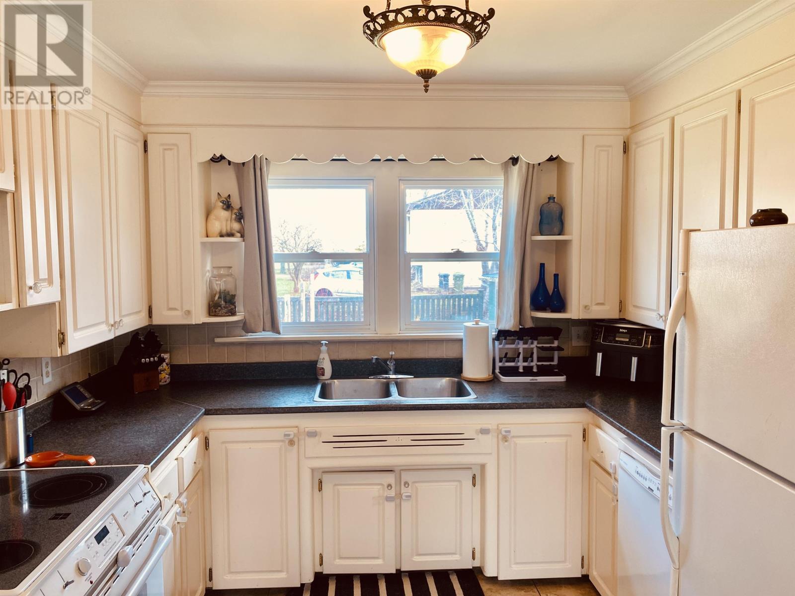 6 Gordon Drive, Charlottetown, Prince Edward Island  C1A 6B7 - Photo 9 - 202609613
