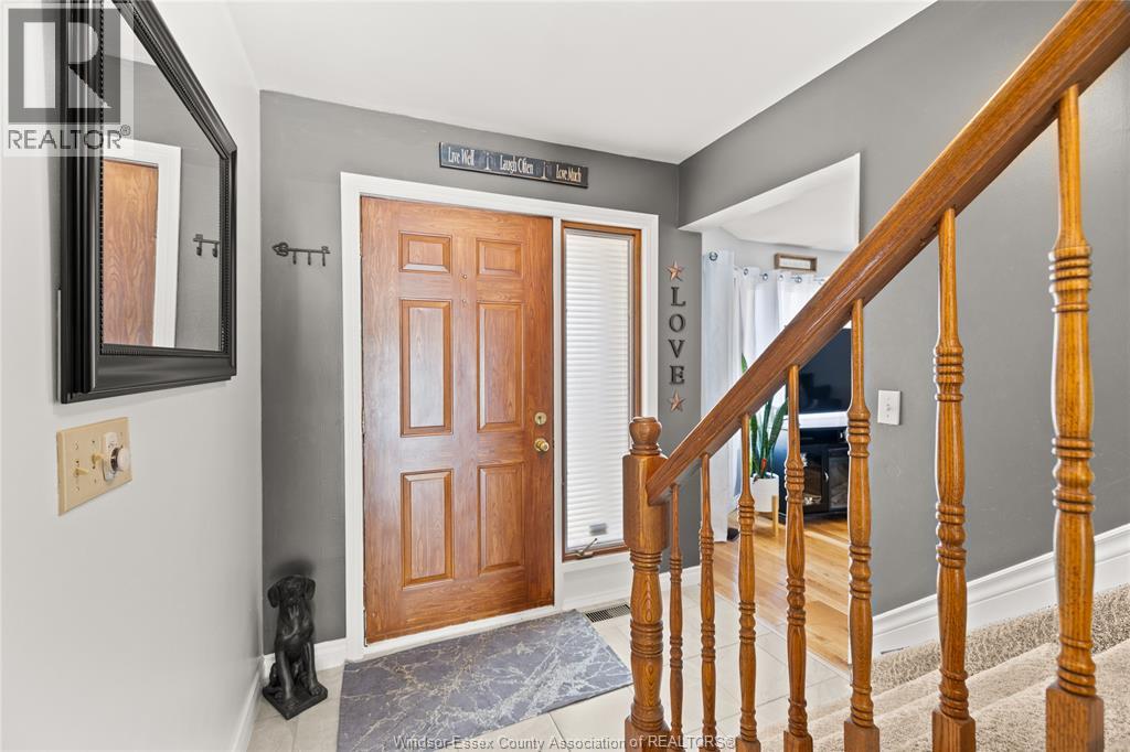 9 Sherwood, Leamington, Ontario  N8H 4V1 - Photo 4 - 26010018