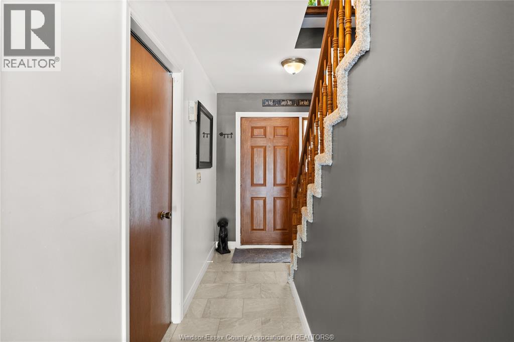 9 Sherwood, Leamington, Ontario  N8H 4V1 - Photo 5 - 26010018