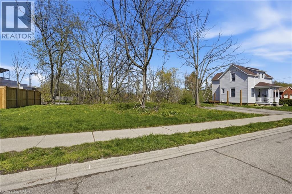 15 Robinson Street N, Grimsby, Ontario  L3M 3C8 - Photo 2 - 40825685