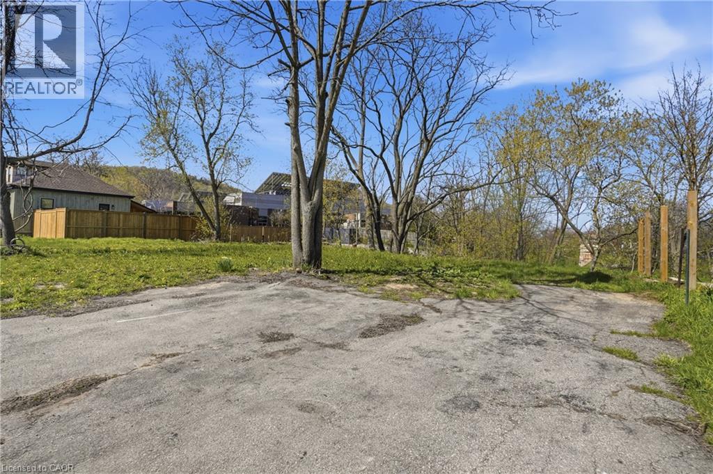15 Robinson Street N, Grimsby, Ontario  L3M 3C8 - Photo 3 - 40825685