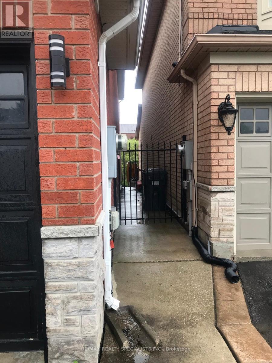 7166 Black Walnut Trail, Mississauga, Ontario L5N 7N5 - Photo 7 - W13079968