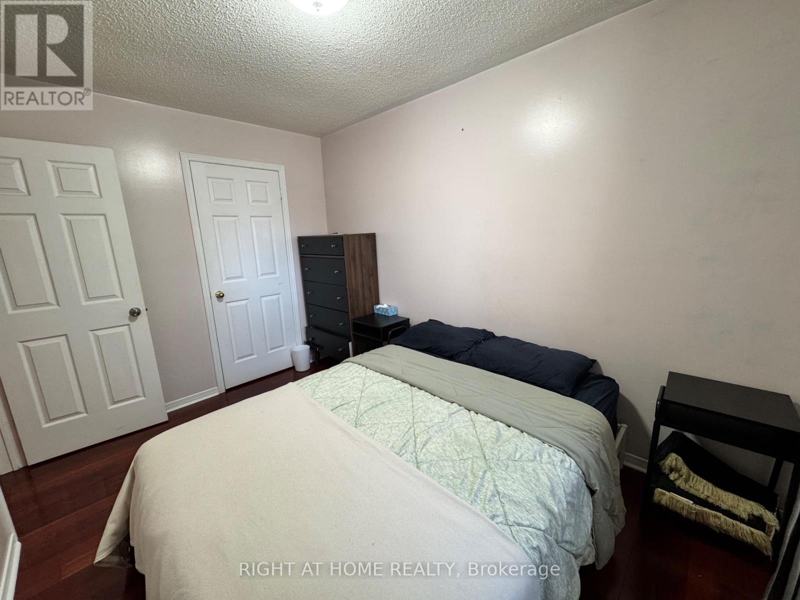 Upper - 3843 Densbury Drive, Mississauga, Ontario  L5N 6Z3 - Photo 15 - W13079972