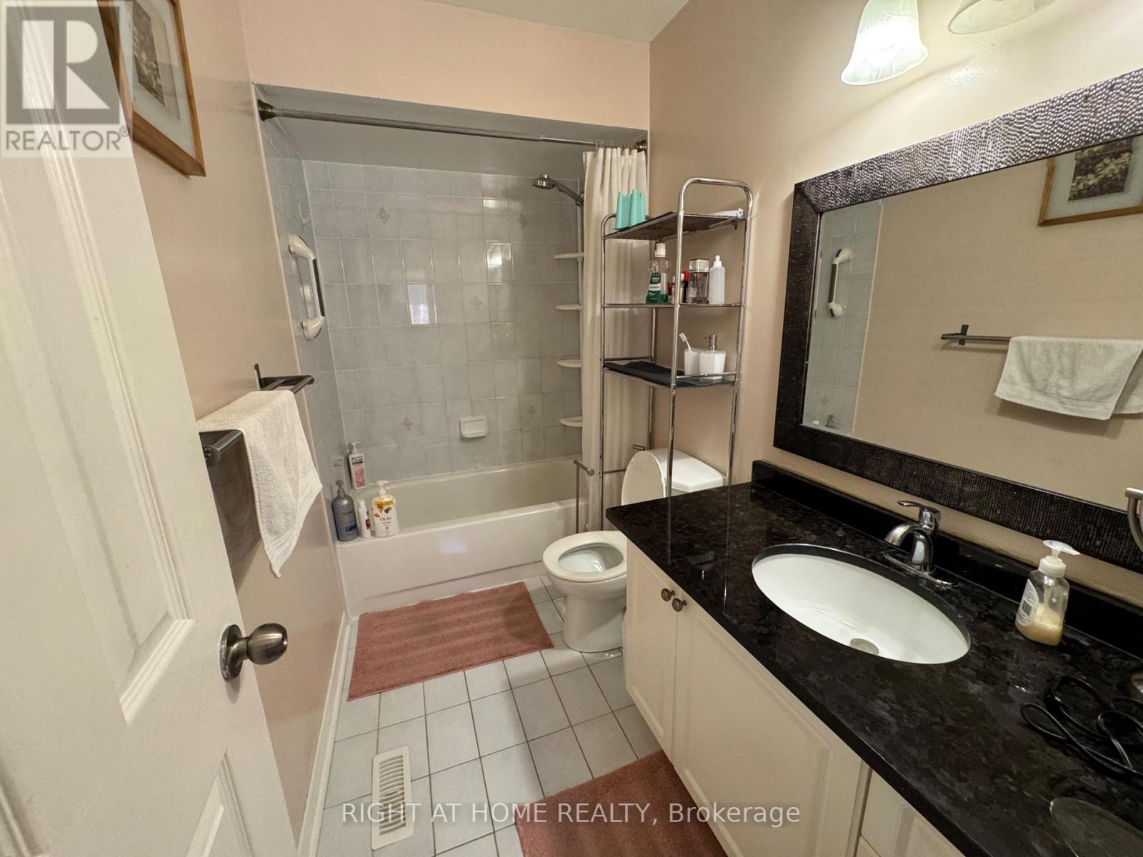Upper - 3843 Densbury Drive, Mississauga, Ontario  L5N 6Z3 - Photo 17 - W13079972