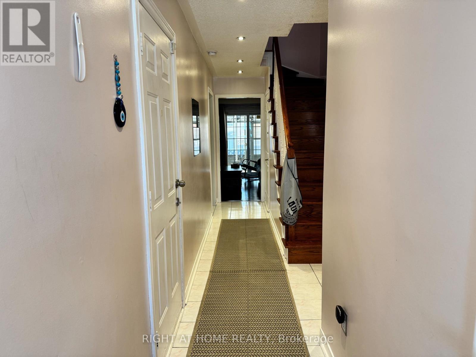 Upper - 3843 Densbury Drive, Mississauga, Ontario  L5N 6Z3 - Photo 3 - W13079972