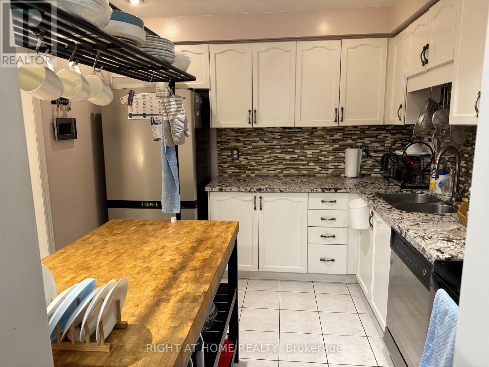 Upper - 3843 Densbury Drive, Mississauga, Ontario  L5N 6Z3 - Photo 9 - W13079972