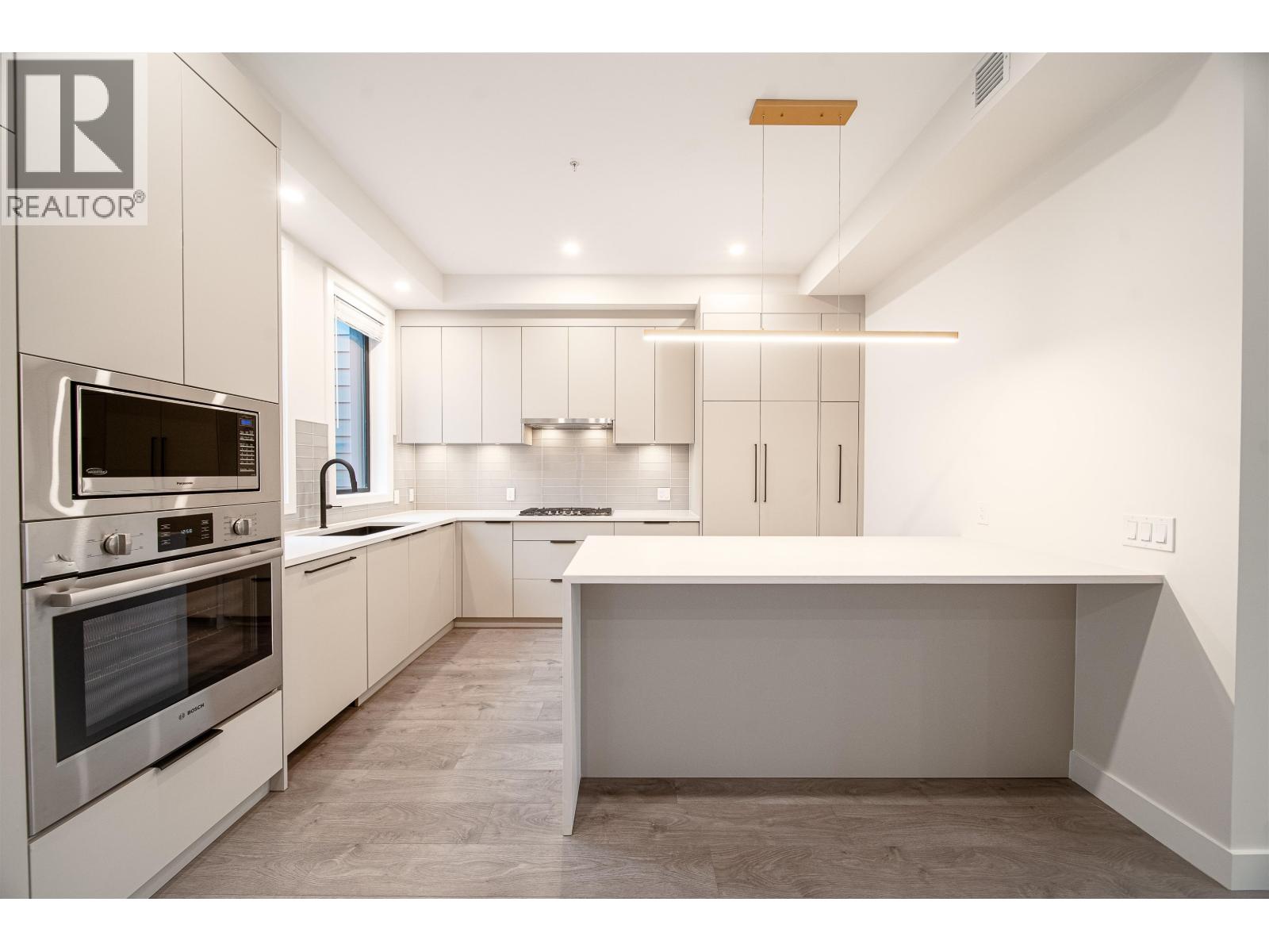 218 8699 SPIRES ROAD, Richmond, British Columbia