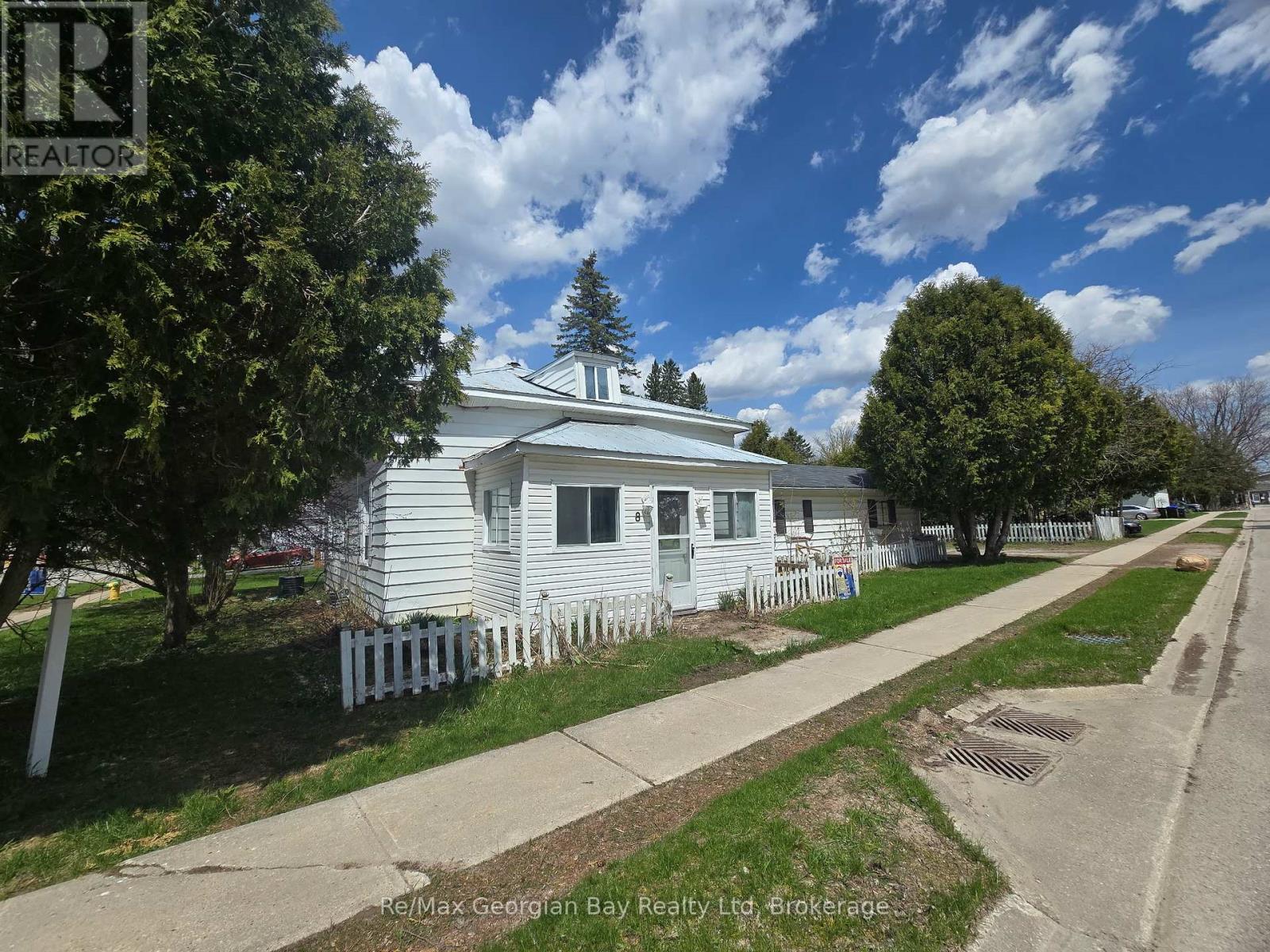 8 MILL STREET, Severn, Ontario