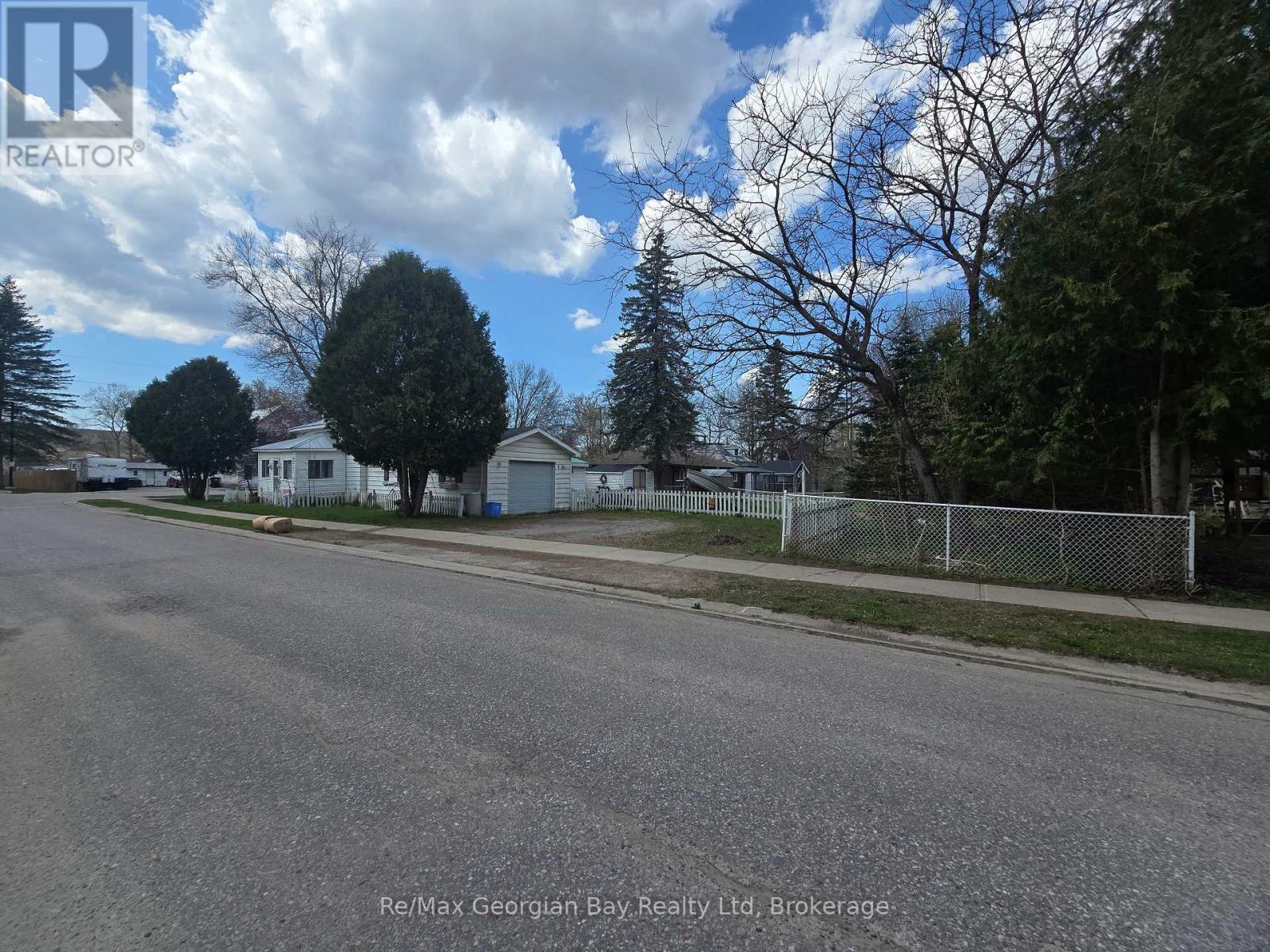 8 Mill Street, Severn, Ontario  L0K 1E0 - Photo 3 - S12952082