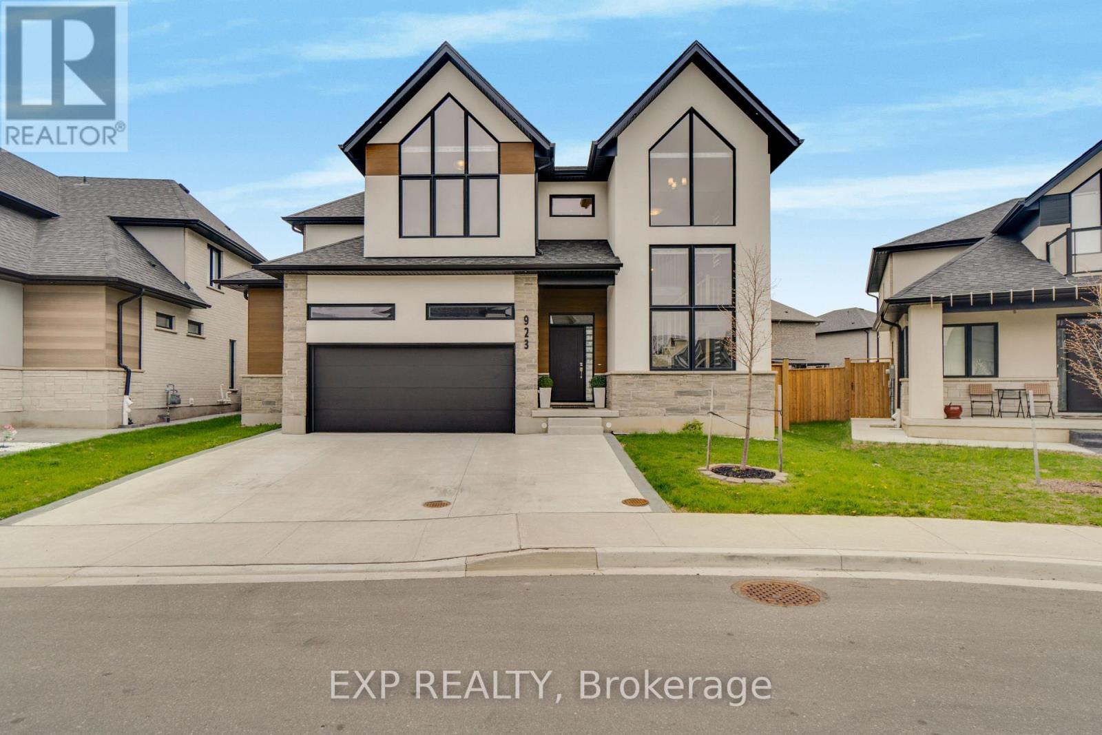 5 - 923 STONECLIFFE WALK, Kitchener, Ontario