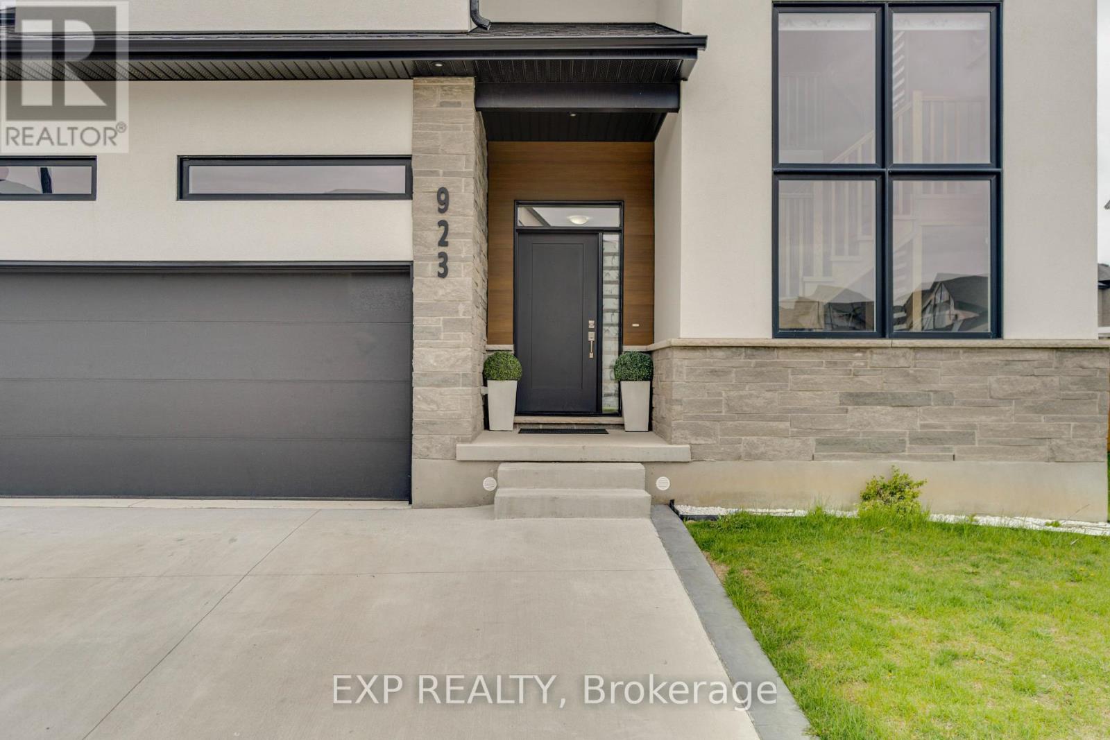 5 - 923 Stonecliffe Walk, Kitchener, Ontario  N2P 0K5 - Photo 2 - X13079906